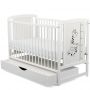 BabyNeeds - Patut din lemn Timmi Girafa 120x60 cm, cu sertar, Alb&nbsp;+ Saltea 8 cm