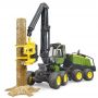 BRUDER BRUDER - TRACTOR FORESTIER JOHN DEERE 1270G CU UN BUSTEAN