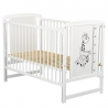 BabyNeeds Patut din lemn Timmi Girafa 120x60 cm cu laterala culisanta Alb + Saltea 10 cm