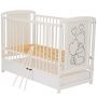 Qmini - Patut din lemn Timmi Heart 120x60 cm, Cu sertar, Din lemn de pin, MDF, Somiera reglabila, Alb + Saltea 10 cm