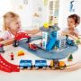 Hape Jucarie din lemn - Set tren si servicii de urgenta (55 piese)